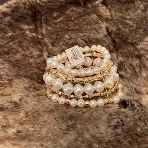 Lilly stretch pearl bracelet